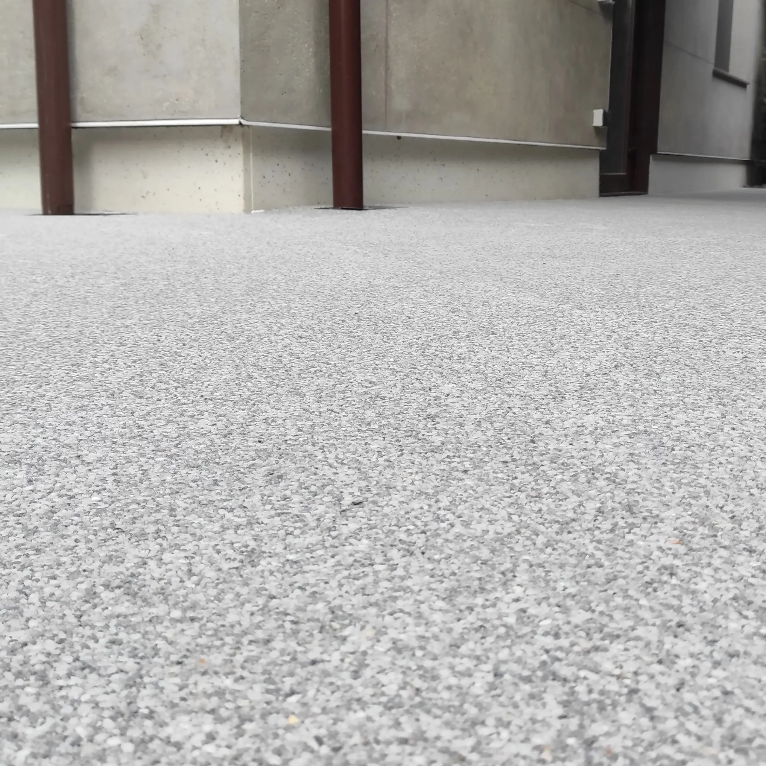 ghiaia resinata sul pavimento esterno