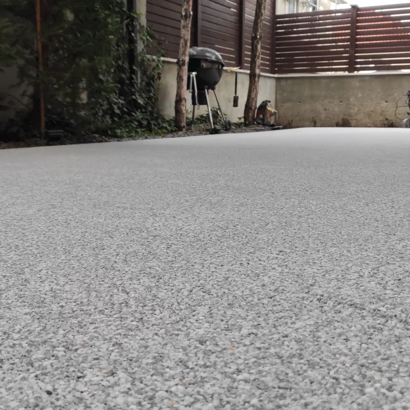 pavimento in ghiaia resinata