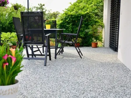 ghiaia resinata sulla terrazza al aperto