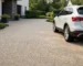 un vialetto carrabile in ghiaia resinata drenante