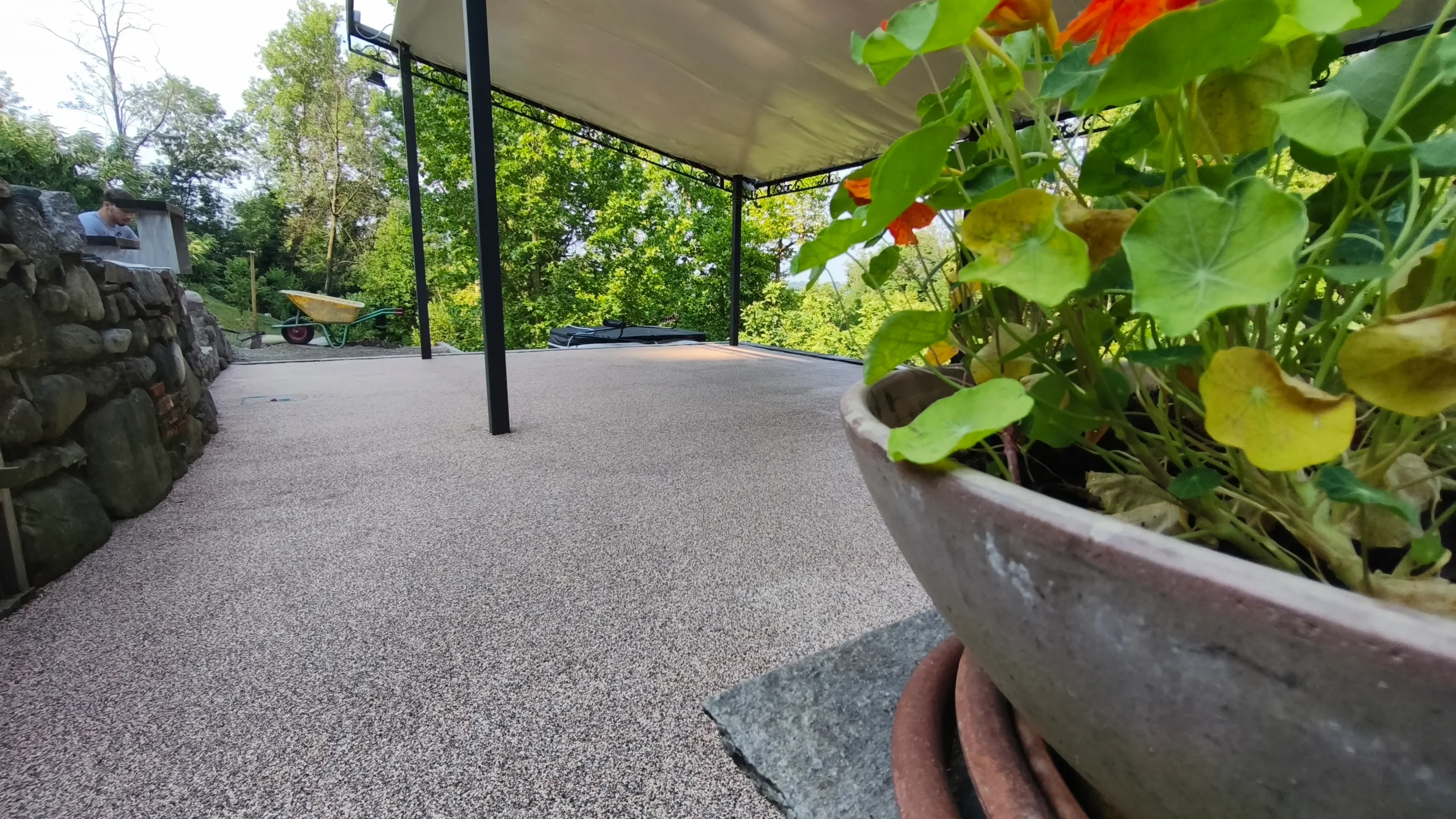 pavimento in ghiaia resinata terrazza ciottolo arabescato